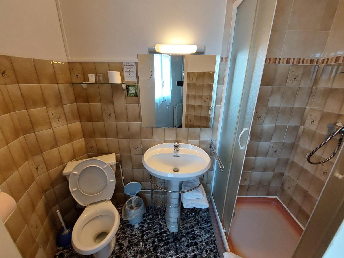 L'Accent - Hotel 2 Etoiles Et Restaurant - Logis Hotels Astaffort Zewnętrze zdjęcie